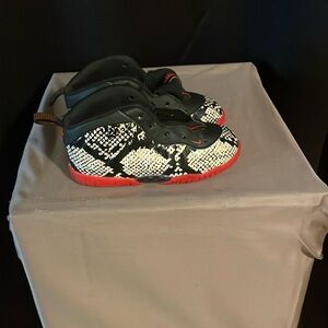 Nike kids, tennis shoes size 9C